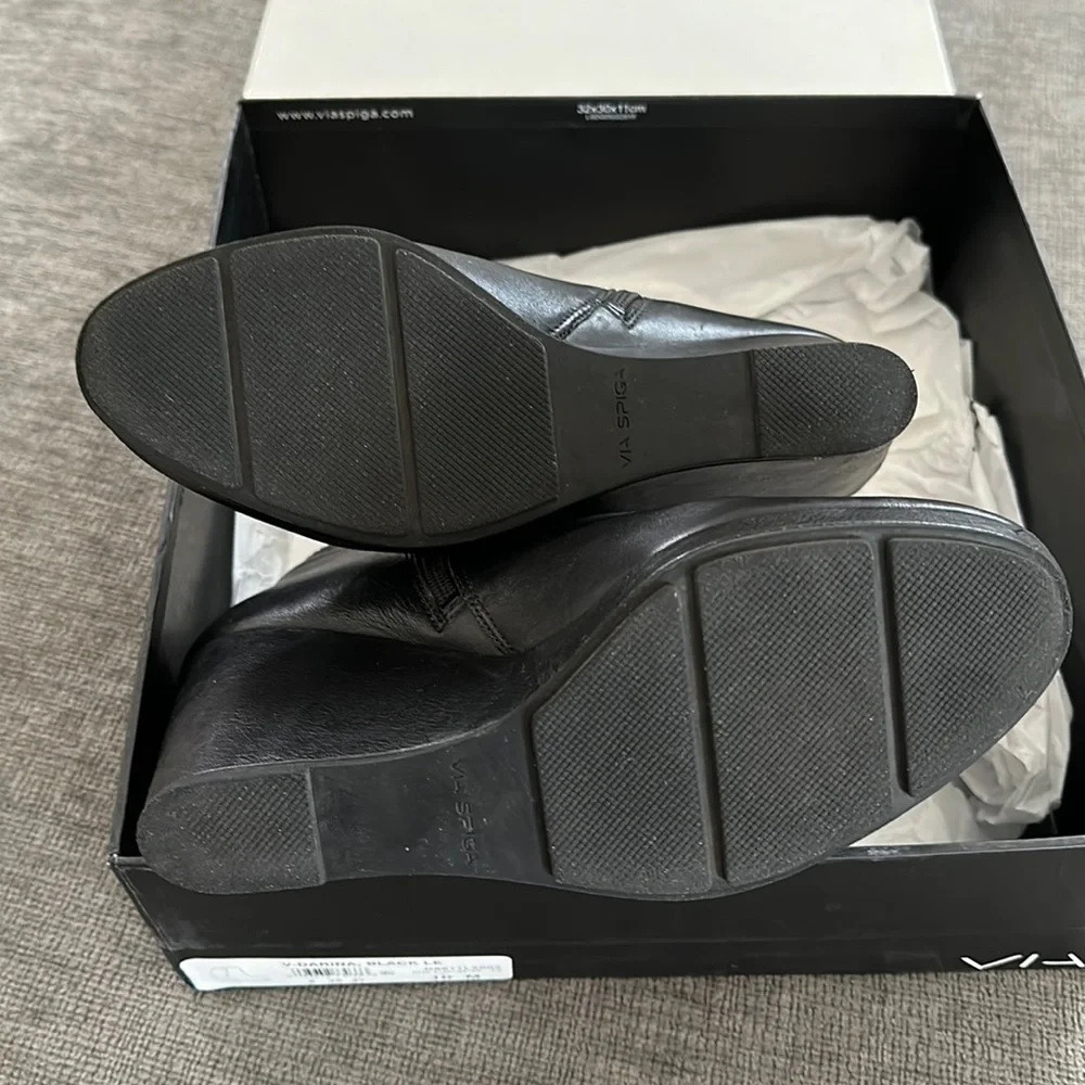 Boot - Picture 4 of 5